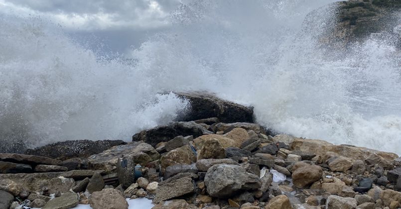 Karadeniz'de dalgaların boyu 4 metreye ulaştı