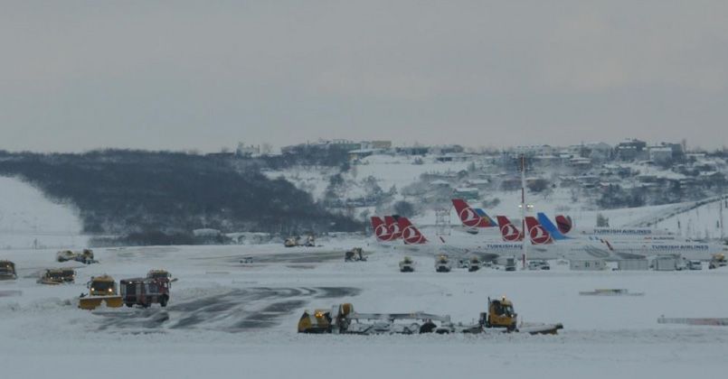İstanbul Havalimanı'nda pistlerden biri uçuşlara açıldı