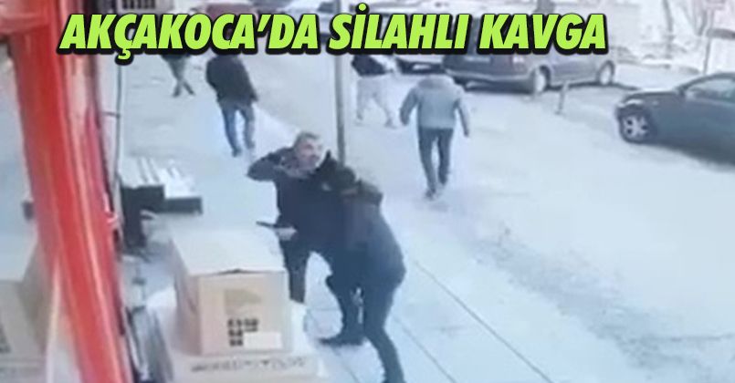 Sokak ortasında husumetlisinin peşinden silahla koştu