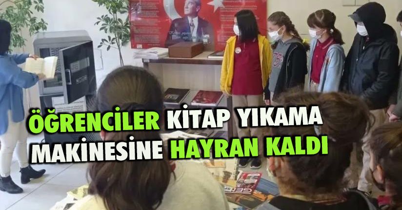 Öğrenciler kitap yıkama makinesine hayran kaldı