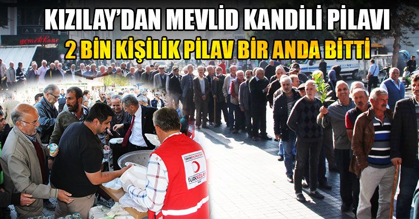 Kızılay Pilav Dağıttı Uzun Kuyruklar Oluştu