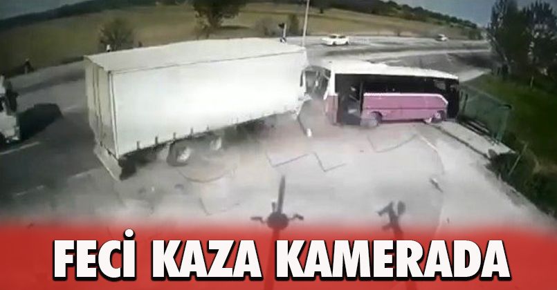 Sakarya'da kamyonun yolcu otobüsüne çarptığı feci kaza kamerada